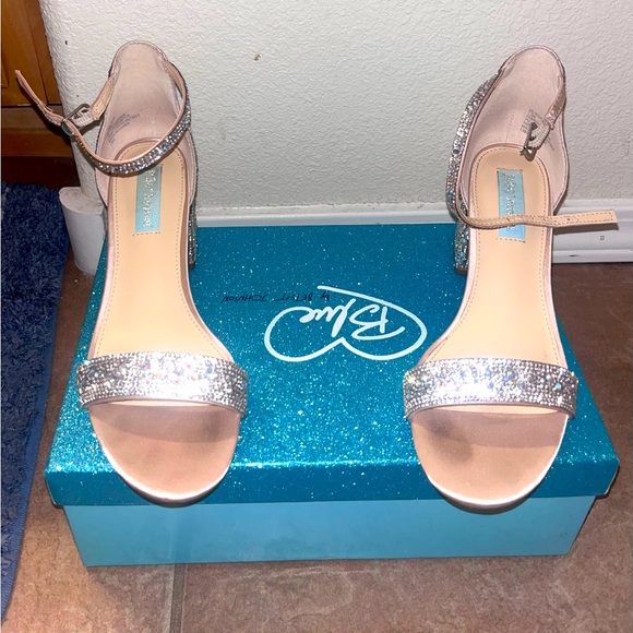 Blu by Betsy Johnson Champagne Heels 👠 - Picture 8 of 11